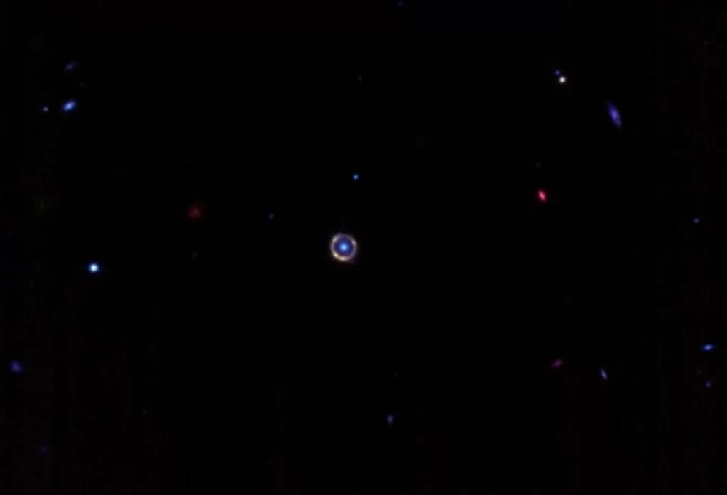 Anello di Einstein catturato dal telescopio spaziale James Webb