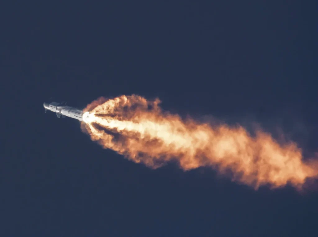 Oggi 20 Aprile 2023, alle ore 14.30 GMT, il razzo Starship di SpaceX, il più potente della storia ha intrapreso il primo volo orbitale