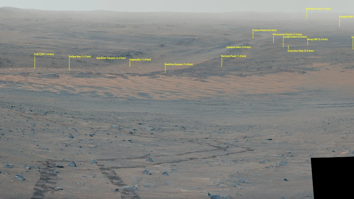 Il rover Perseverance della NASA ci regala una vista del cratere Jezero da un suo pendio che la sonda sta pian piano scalando