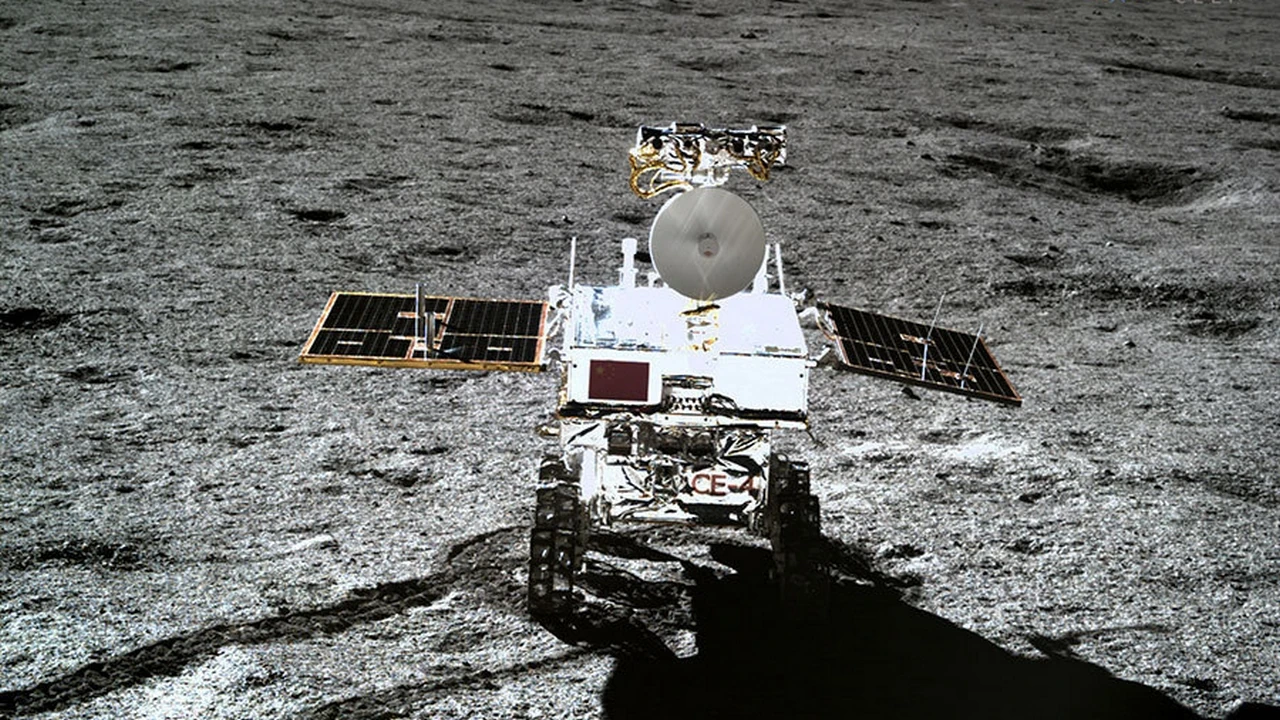 La missione Chang'e 7 cercherà acqua sulla Luna, esplorando il polo sud lunare con un lander, un rover e un innovativo esploratore mobile