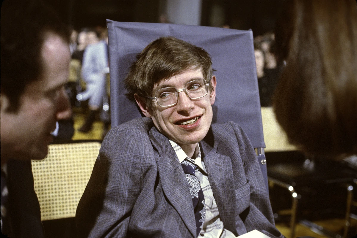 Scopri l'eredità scientifica di Stephen Hawking, tra buchi neri, gravità quantistica e cosmologia, con contributi che hanno segnato la fisica