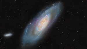 La galassia M106 ripresa da Ron Brecher rivela il suo nucleo attivo e spettacolari dettagli. Scopri di più sulla galassia