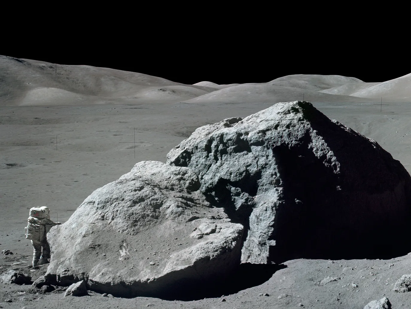 La polvere lunare è meno pericolosa dello smog urbano uno studio rivaluta la tossicità e apre nuove prospettive per le missioni lunari future