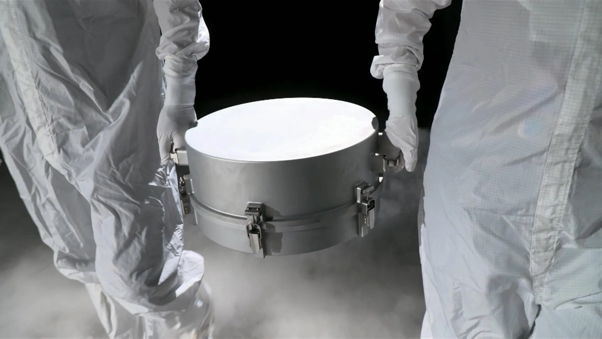 Studio su Bennu rivela come gli aminoacidi spaziali possano formarsi nel ghiaccio radioattivo, cambiando le teorie sull’origine della vita